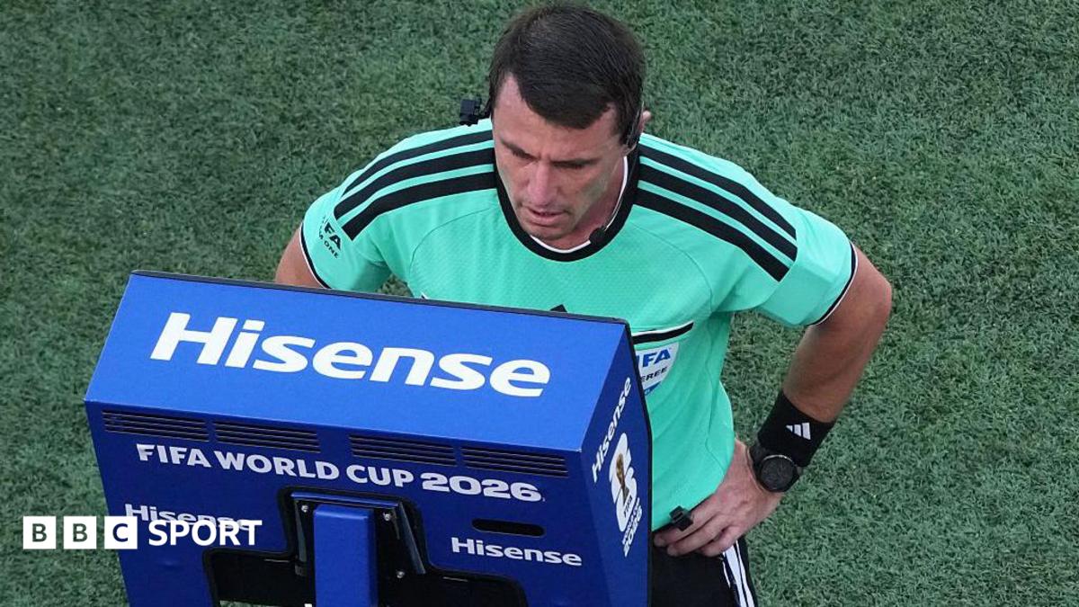 欧足联裁判首席:VAR仅应在明显错误时使用